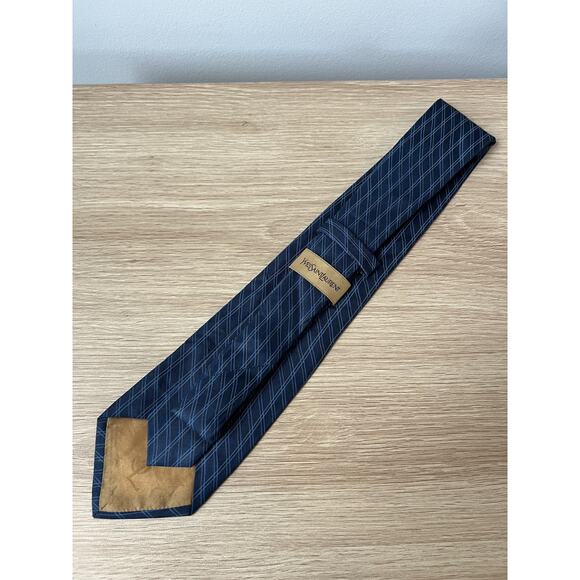 Yves Saint Laurent Classic Blue Striped Design 100% Silk Italian Designer Tie - Picture 4 of 6